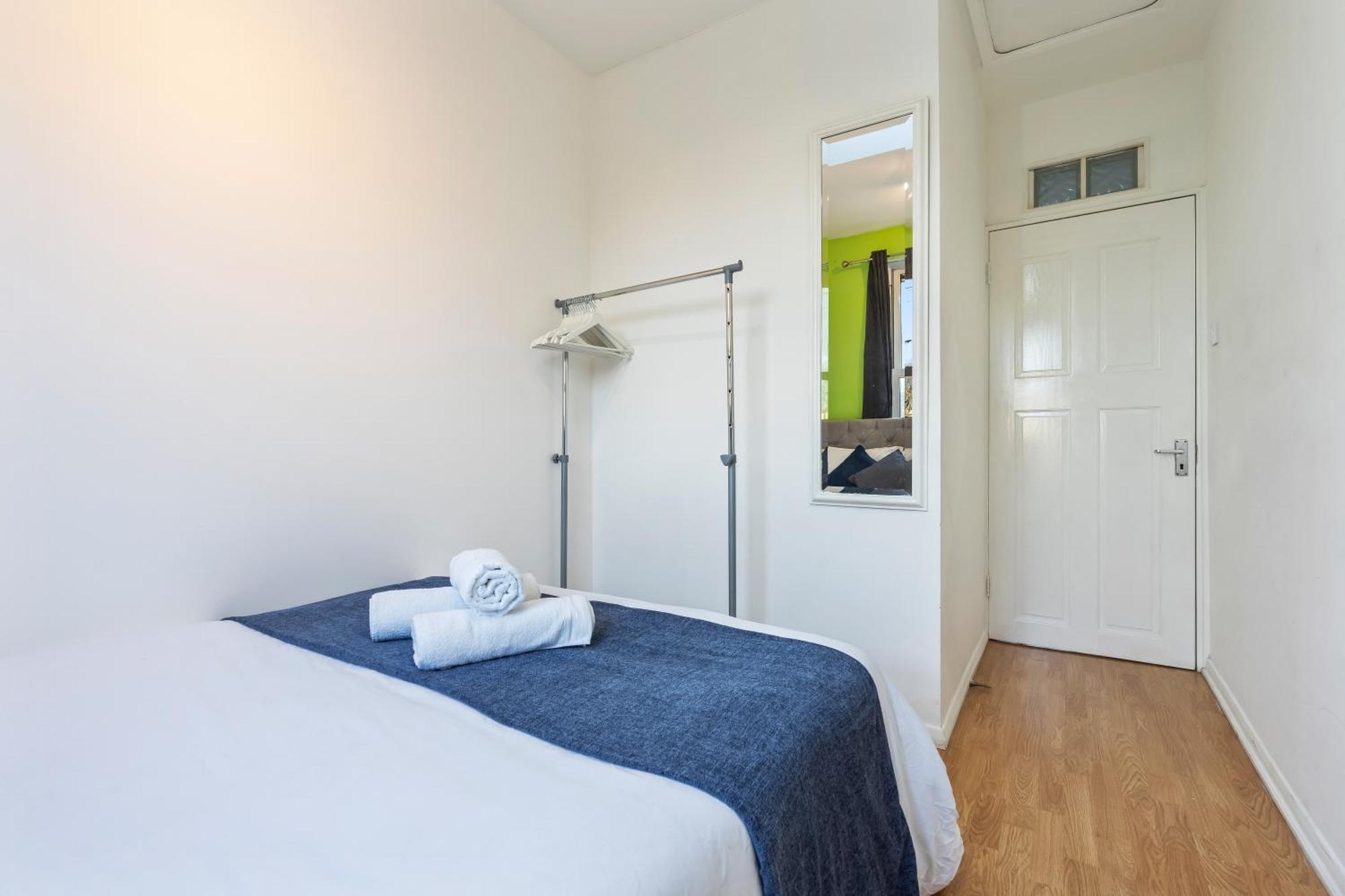Holiday home Comfy 4br House Close To Subway *